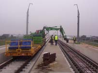 Offloading reinforcements and fittings for the yet unconcreted slab track